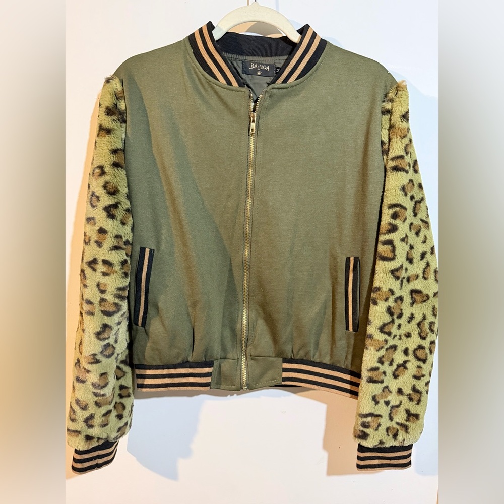 Stylish Olive Green and Leopard Print Women's Bomber Jacket